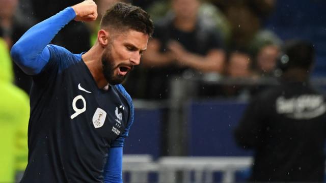 Chelsea extend Oliver Giroud contract to 2021