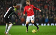 Man Utd frustrated by top four blow after 0-0 draw with Wolves, says Shaw