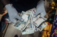 Naira weakens to N472 per dollar at the black-market  as shortage of greenbacks worsens