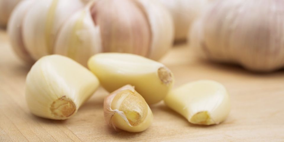 5 health benefits of garlic and how much to add to your diet