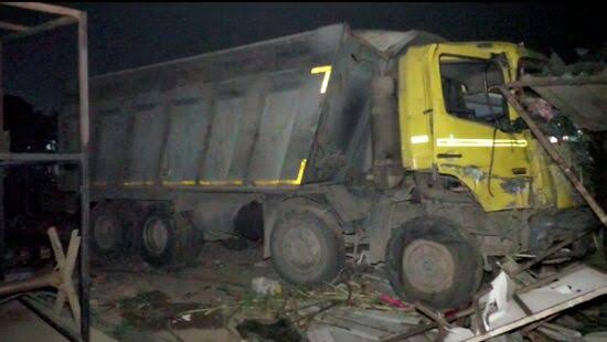 Truck crushes 15 workers sleeping on roadside