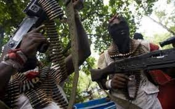 Mayhem in Imo as bandits behead 2 police officers, bomb station