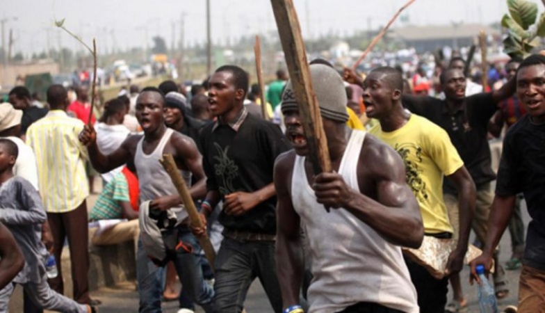 Hoodlums attack radio station in Ibadan, vandalise properties, cars worth millions