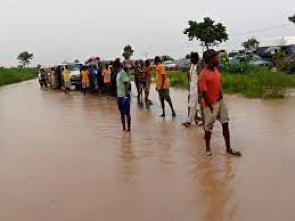 Passengers, senator stranded as flood takes over Abuja-Lokoja highway