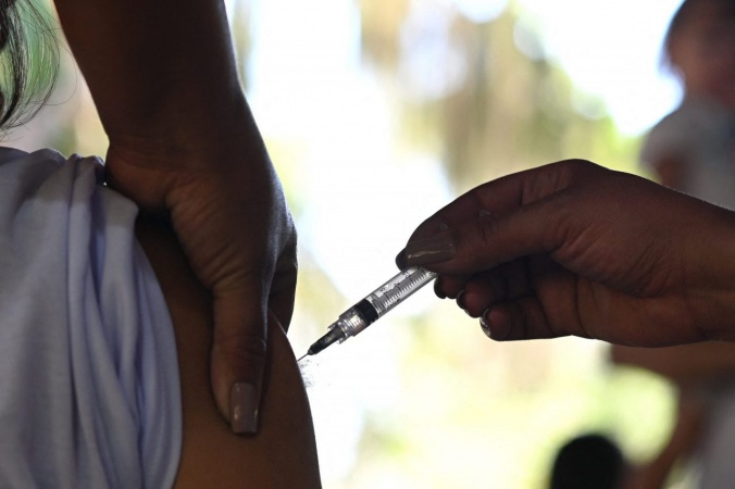 COVID-19: Virologist advises FG against Dec. 1 deadline for vaccination of civil servants