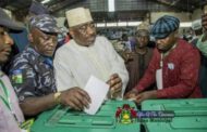 Police officer seen in viral picture voting during APC congress