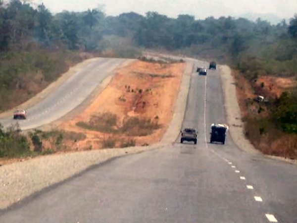 Panic as prison official found dead along Abuja-Kaduna Expressway